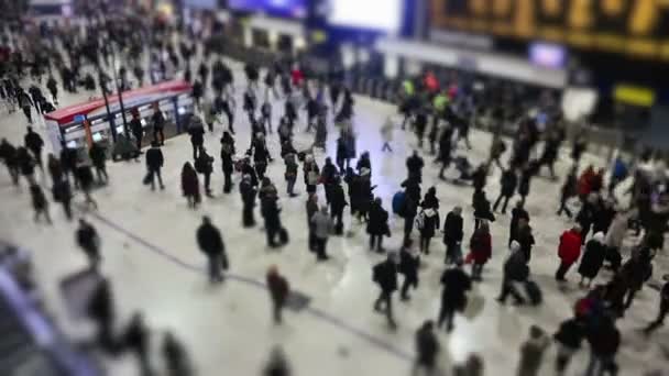 Commuters and tourists at Waterloo station in London — Stock Video