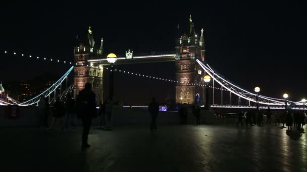 Tower Bridge e marciapiede — Video Stock