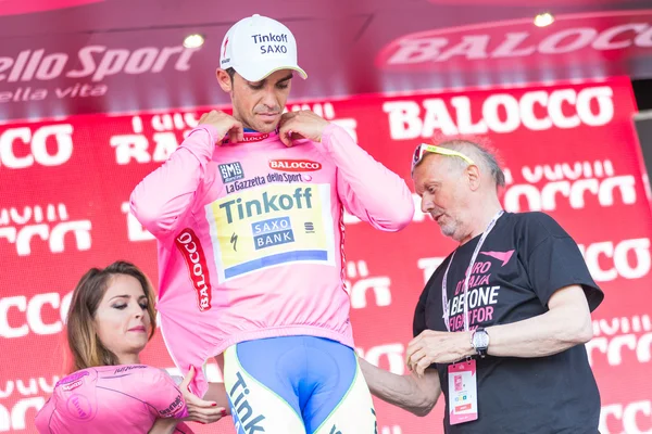 Alberto Contador růžovém dresu — Stock fotografie