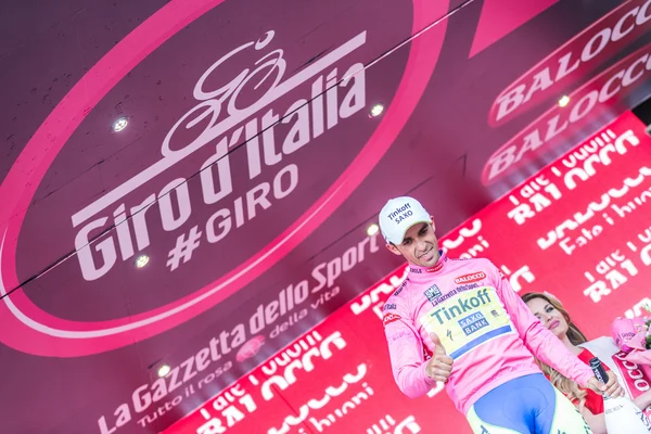 Alberto Contador trägt rosa Trikot — Stockfoto