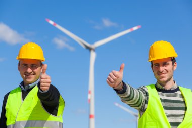 Yukarı başparmak teknisyen mühendis