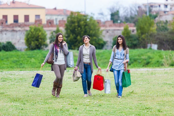 Young Women at Park — Stock Photo, Image