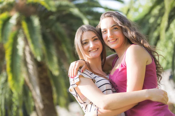 Portrait of two beautiful girls at park — Stock Photo, Image