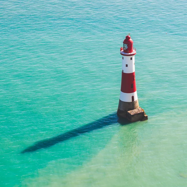 Lightouse ve deniz Güney İngiltere'de — Stok fotoğraf