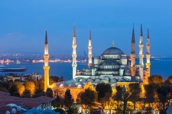 Αεροφωτογραφία του μπλε τζαμί στην Κωνσταντινούπολη, το βράδυ — Φωτογραφία Αρχείου