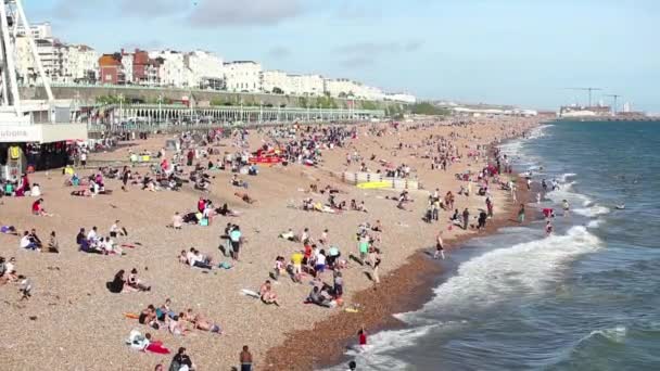 Playa de Brighton con noria — Vídeos de Stock