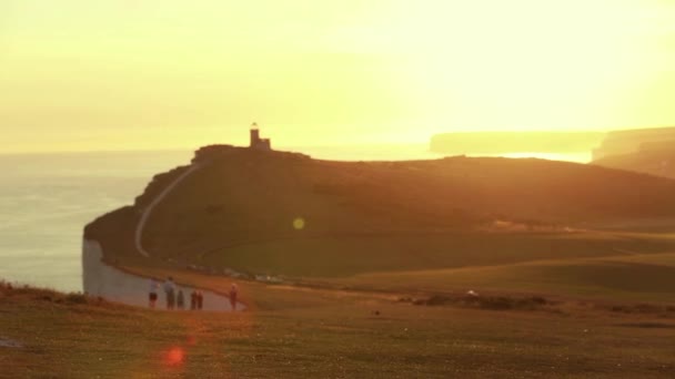 Panoramisch uitzicht van de Seven Sisters kliffen bij zonsondergang — Stockvideo