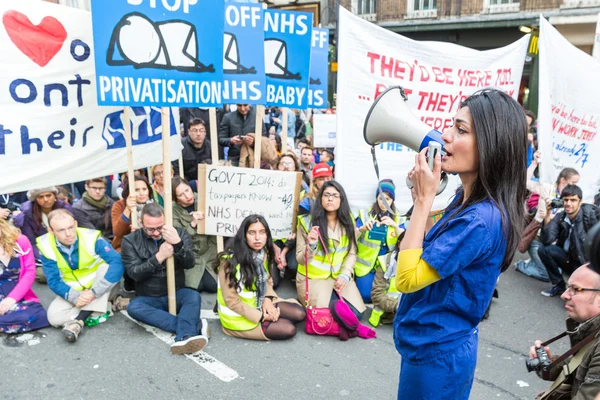 Thousands Junior doctors protest in London — Stok fotoğraf