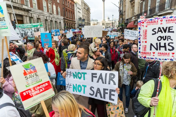Thousands Junior doctors protest in London — Stok fotoğraf