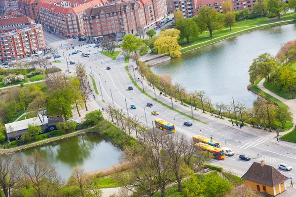 Вид с воздуха на пригородную дорогу в Копенгагене — стоковое фото
