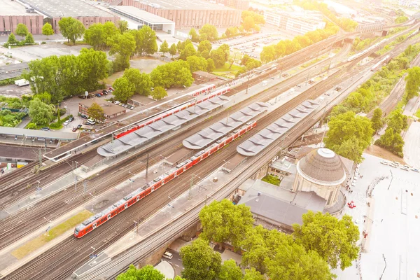 Luchtfoto van een treinstation in Keulen, Duitsland — Stockfoto