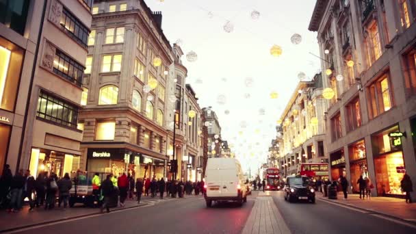 Oxford street in London with Christmas lights and traffic — Stock Video