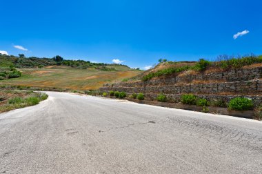 Asfalt yol Sicilya