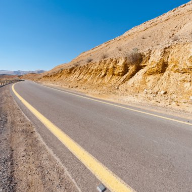 Çölde yol
