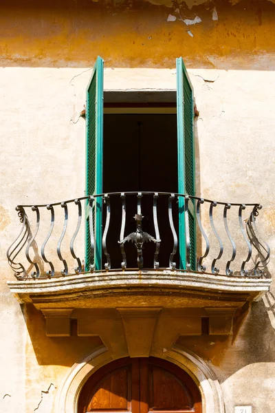 Fenster in Italien — Stockfoto