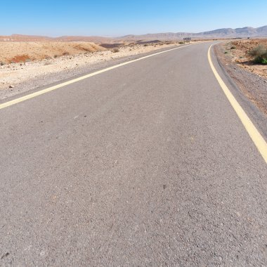 Çölde yol