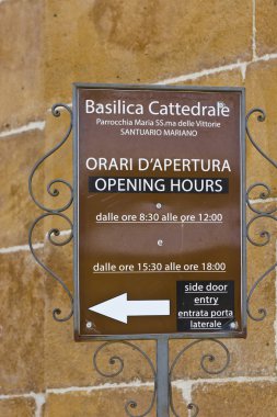 Açık olduğu saatler 