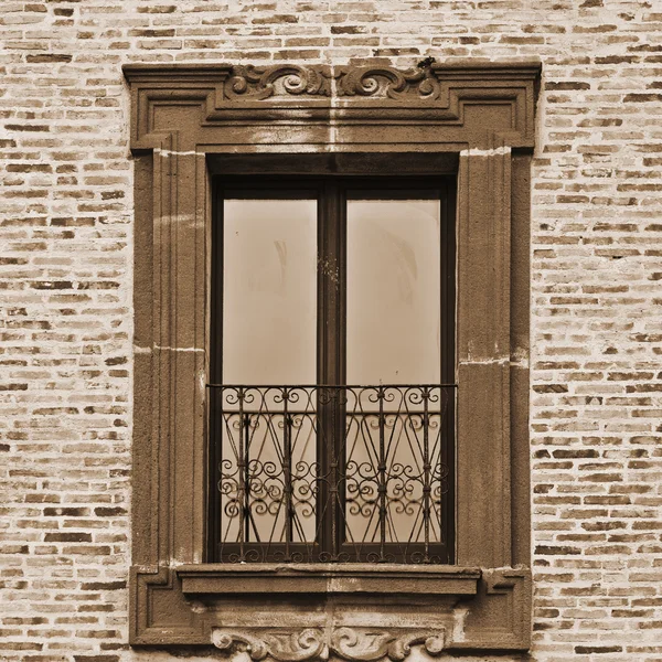 Fenêtre dans la ville sicilienne — Photo