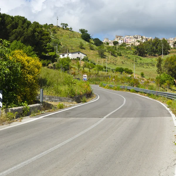 Asfalterad väg i Italien — Stockfoto