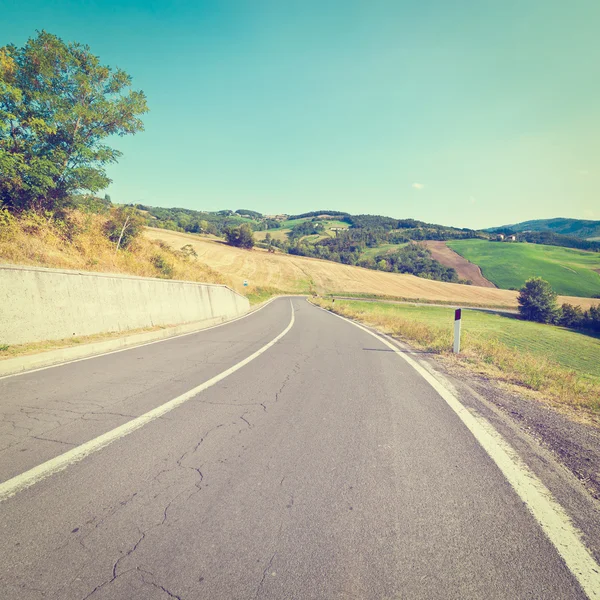 Estrada de asfalto na Itália — Fotografia de Stock