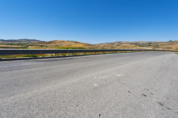 Weg tussen velden — Stok fotoğraf