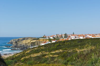 Kayalık kıyısında Şehir
