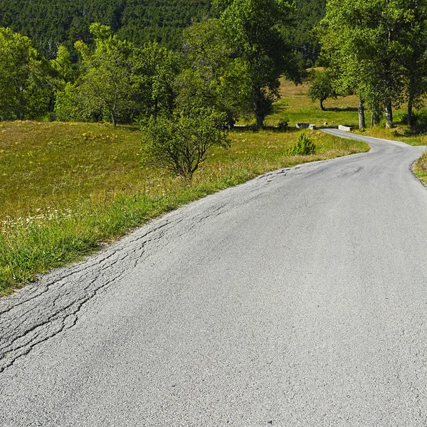 Straße in den französischen Alpen — Stockfoto