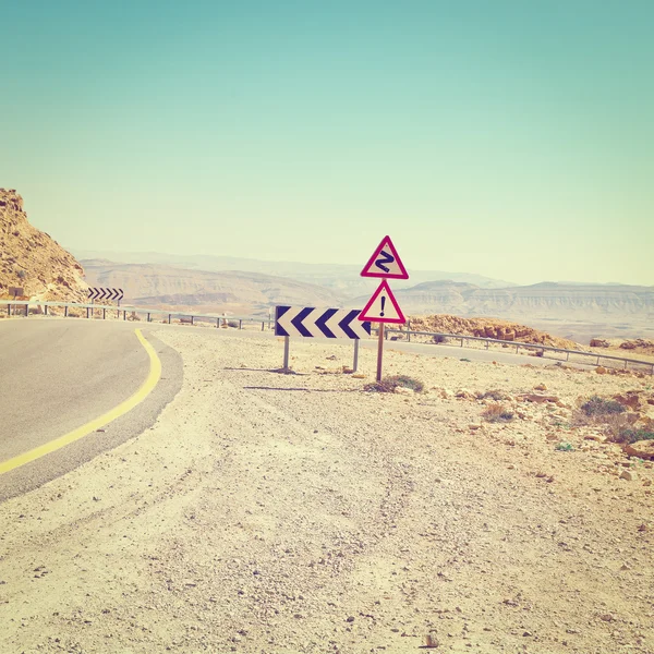 Verkeersbord in woestijn — Stockfoto