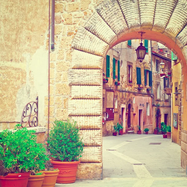 Arco na cidade italiana — Fotografia de Stock