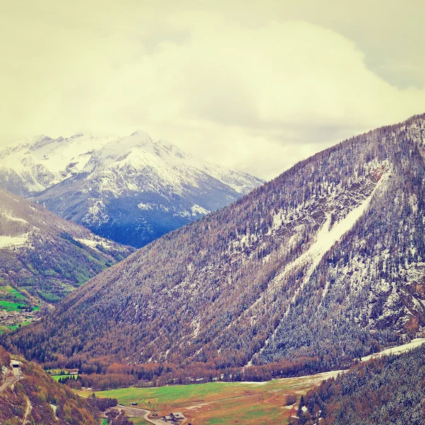 Passe São Bernardo nos Alpes Italianos — Fotografia de Stock