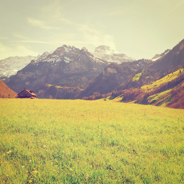 Farmhouse in Swiss Alps — Stock Photo, Image