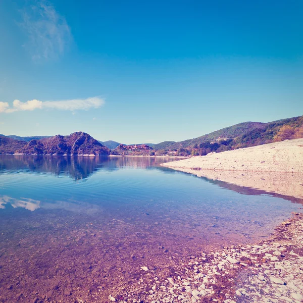 Lago di montagna in Italia — Foto Stock