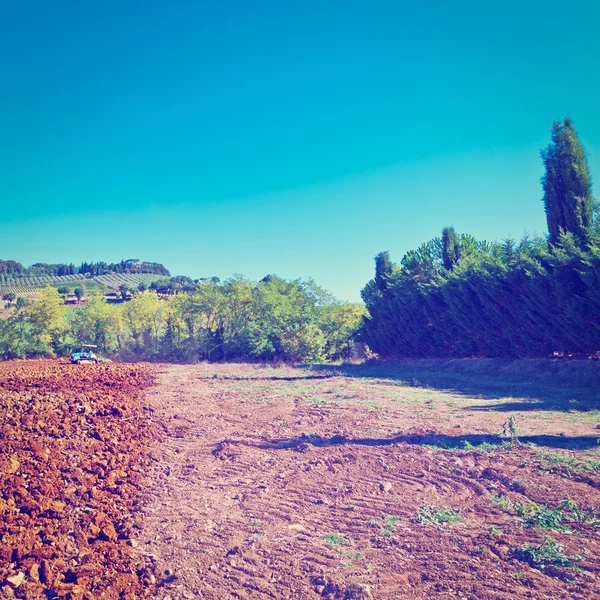 Campo de arado do trator — Fotografia de Stock