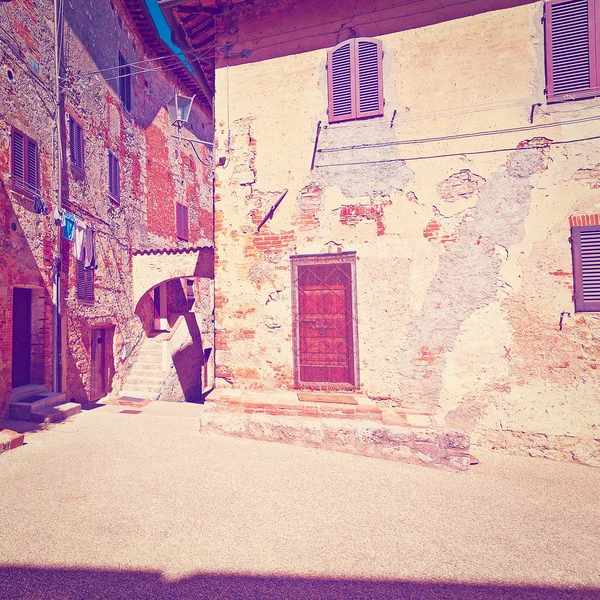 Edifícios antigos em cidade italiana — Fotografia de Stock