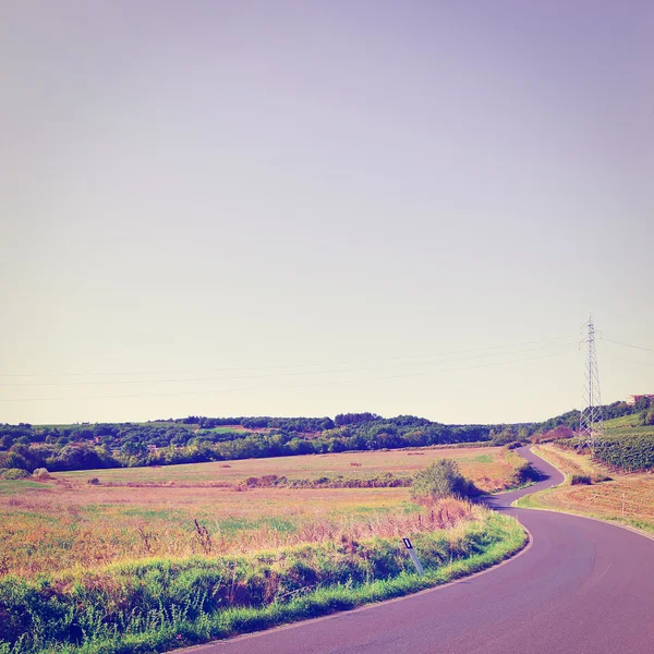 Estrada entre Campos de Outono — Fotografia de Stock