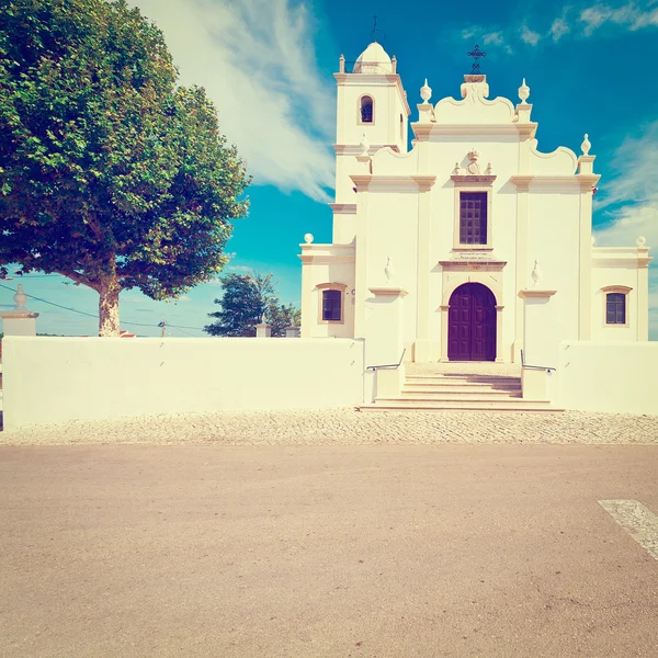 Iglesia católica en la ciudad portuguesa de Albufeira —  Fotos de Stock