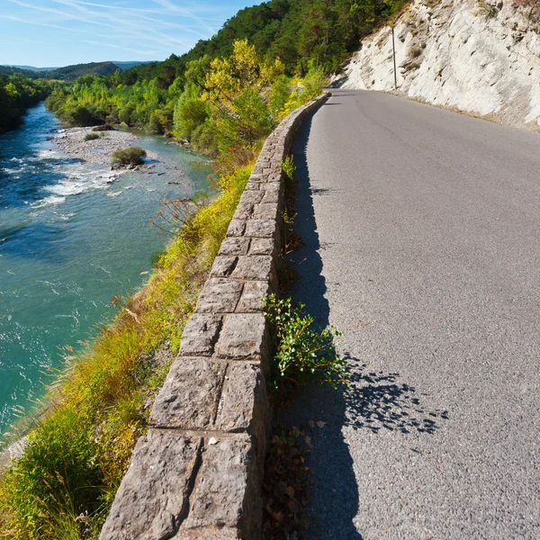 Strada lungo il fiume — Foto Stock