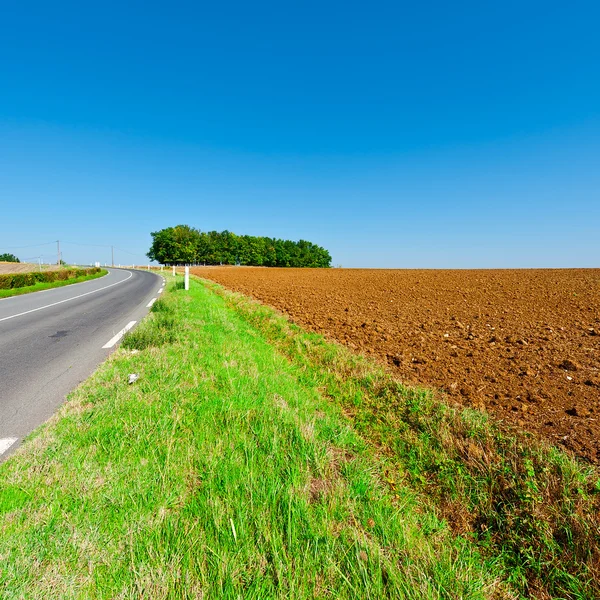 Felder in Frankreich gepflügt — Stockfoto