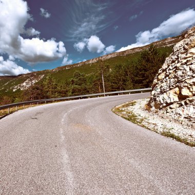 Fransız Alpleri'nde yol