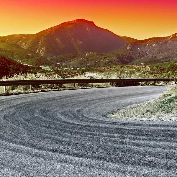 Camino en los Alpes franceses — Foto de Stock