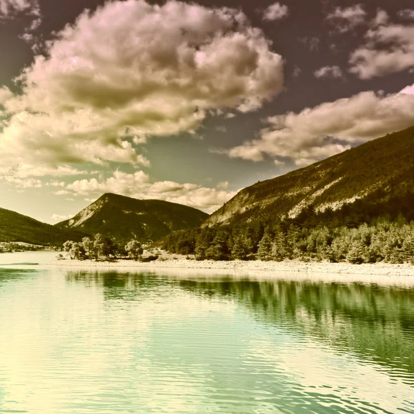 Lake in the French Alps — Stock Photo, Image