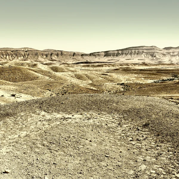 Grande cratere nel deserto del Negev — Foto Stock