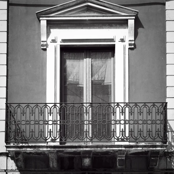 Italian Window in Sicily — Stock Photo, Image