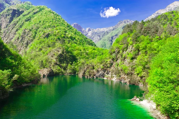 Lago en Italia — Foto de Stock