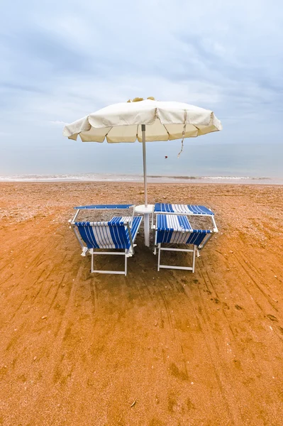 Umbrella and Sun Bed — Stock Photo, Image