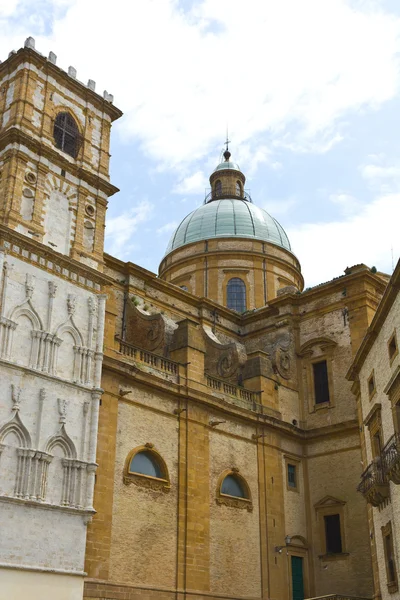 Iglesia en la ciudad siciliana de Piazza Armerina —  Fotos de Stock