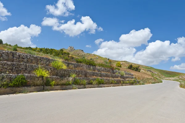 Sicilya kırsal Asphal yol — Stok fotoğraf