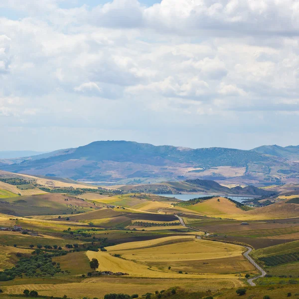 Mglisty krajobraz Sycylii — Zdjęcie stockowe