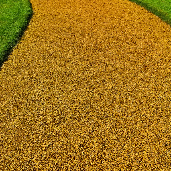 Gravel Path between Green Lawn — Stock Photo, Image