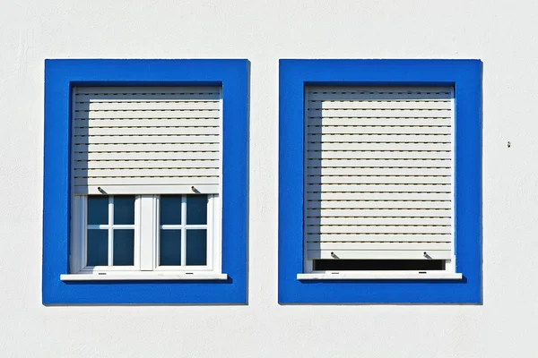 Okna domu portugalski — Zdjęcie stockowe